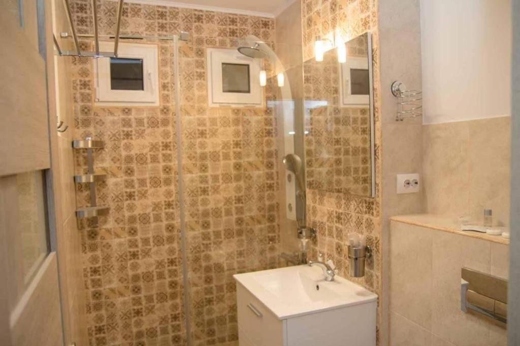 Colonial Touch Apartament Брашов Екстер'єр фото